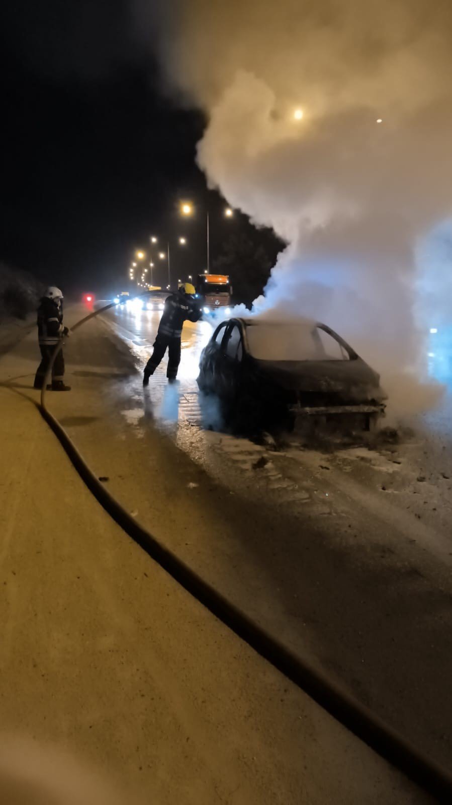 Tarsus’ta Otoyolda Araç Yangını