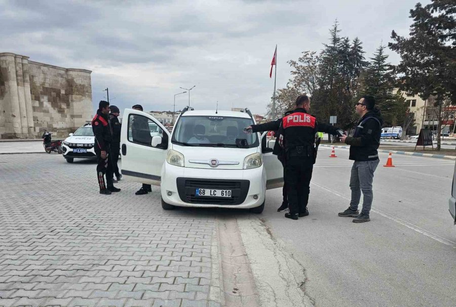 Sultanhanı’nda Polisten Uzun Namlulu Silahlarla ‘şok’ Uygulama