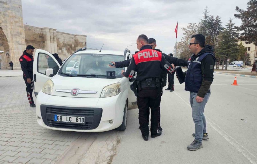 Sultanhanı’nda Polisten Uzun Namlulu Silahlarla ‘şok’ Uygulama