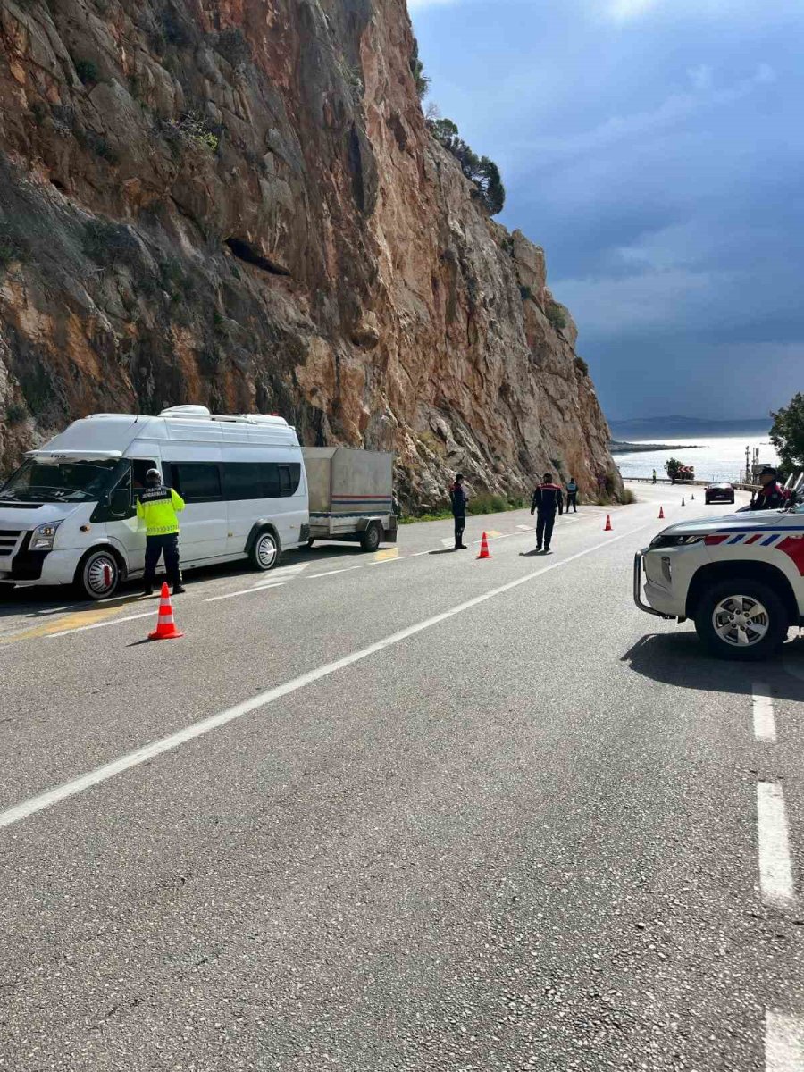 Antalya’da Toplu Taşıma Denetimi: 45 Sürücü Ve Yolcuya Ceza