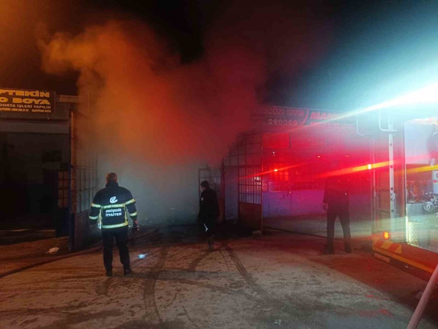 Araç Yedek Parçası Satan İşletmede Çıkan Yangın Söndürüldü