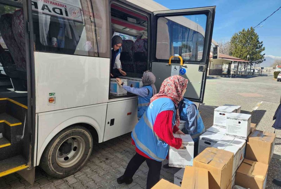 Karaman’da Yurt Öğrencileri Yardım Kolilerini İhtiyaç Sahiplerine Ulaştırdı