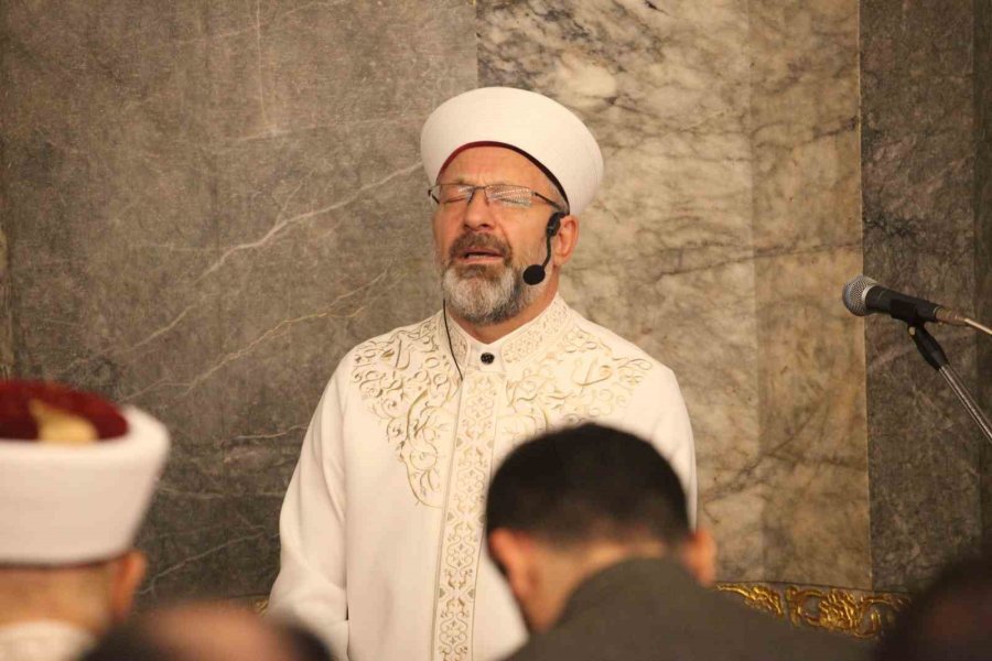 Diyanet İşleri Başkanı Erbaş Konya’da İlk Teravih Namazını Kıldırdı