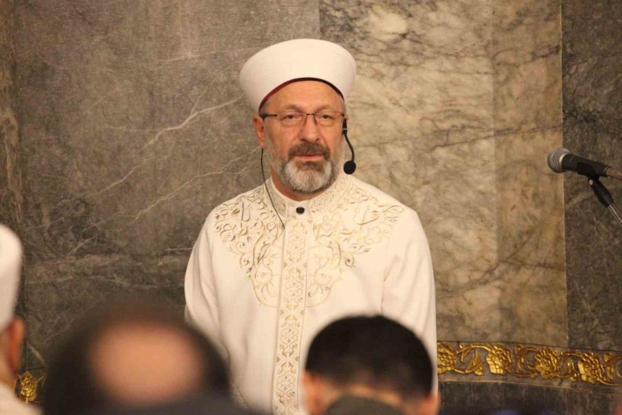 Diyanet İşleri Başkanı Erbaş Konya’da İlk Teravih Namazını Kıldırdı