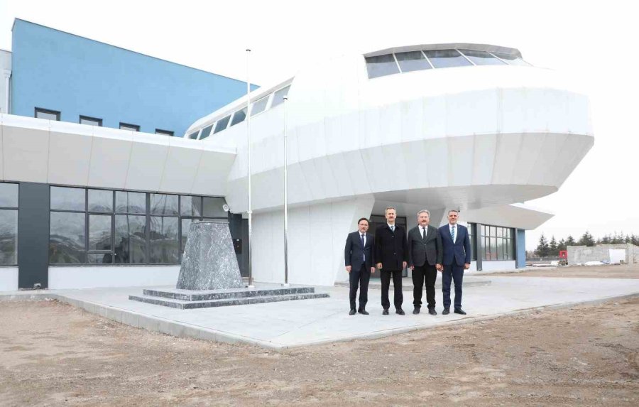 Savunma Sanayii Başkanı Melikgazi Belediyesi Havacılık Ve Uzay Bilimleri Lisesi’ni Ziyaret Etti