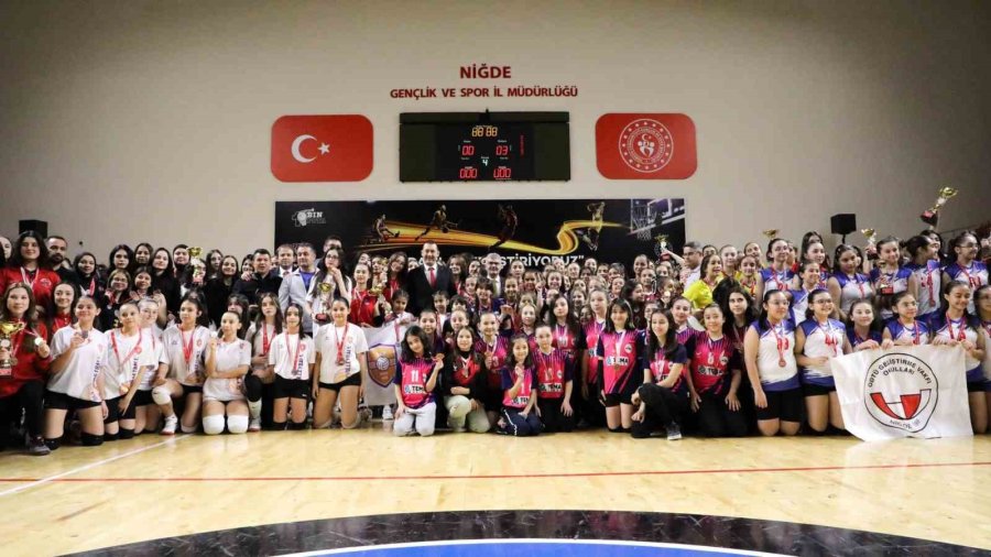 Niğde’de Mahalli Lig Voleybol Müsabakaları Tamamlandı