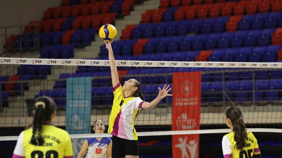 Niğde’de Mahalli Lig Voleybol Müsabakaları Tamamlandı