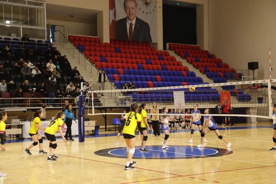 Niğde’de Mahalli Lig Voleybol Müsabakaları Tamamlandı