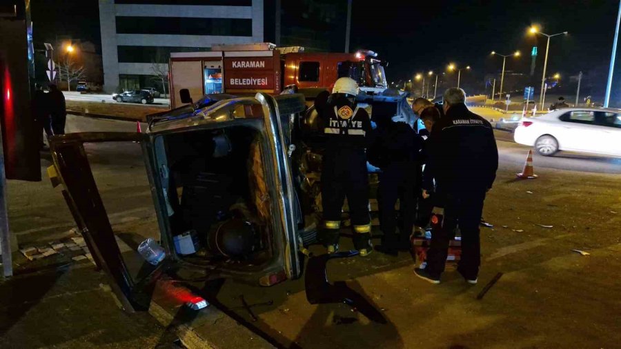 Karaman’da Hafif Ticari Araçla Çarpışan Otomobil Yan Yattı: 4 Yaralı