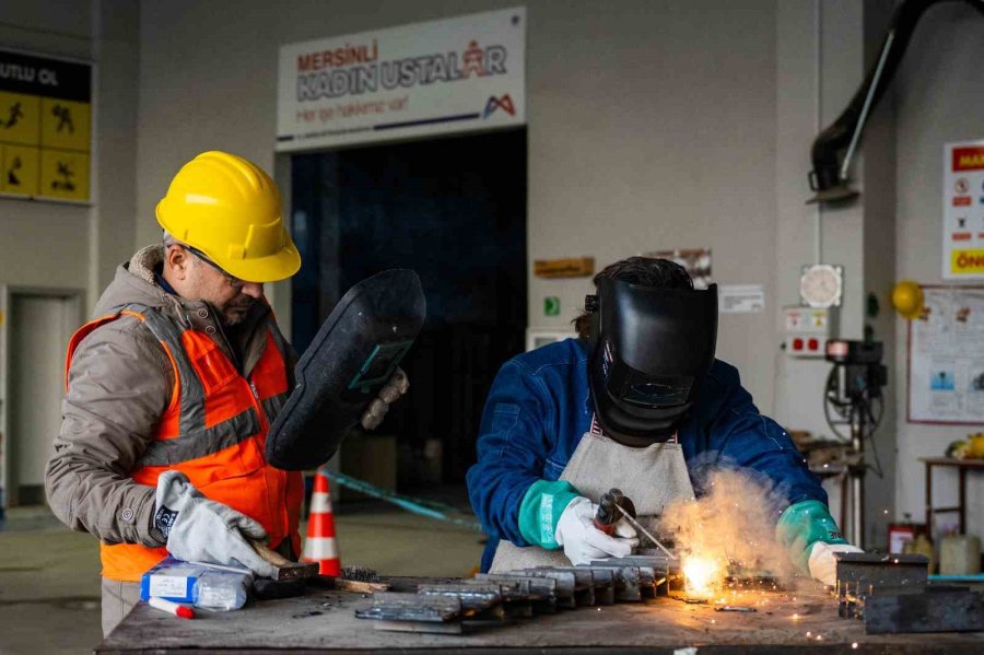 Mersin’de Kadın Ustalar Yetişiyor