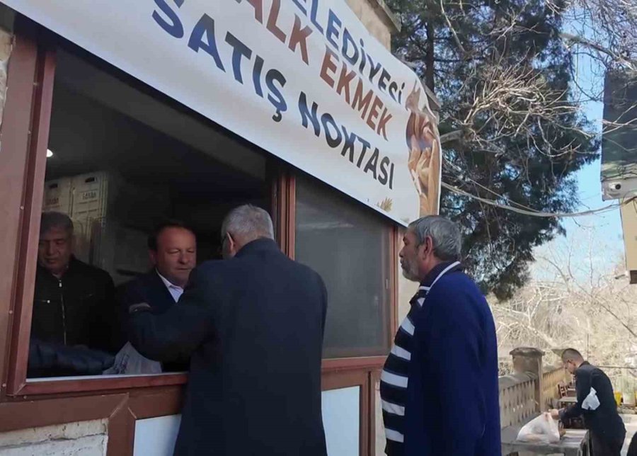 Mersin’de Halk Ekmek Büfesinde Ramazan Ayı Boyunca Ekmek 2.5 Lira