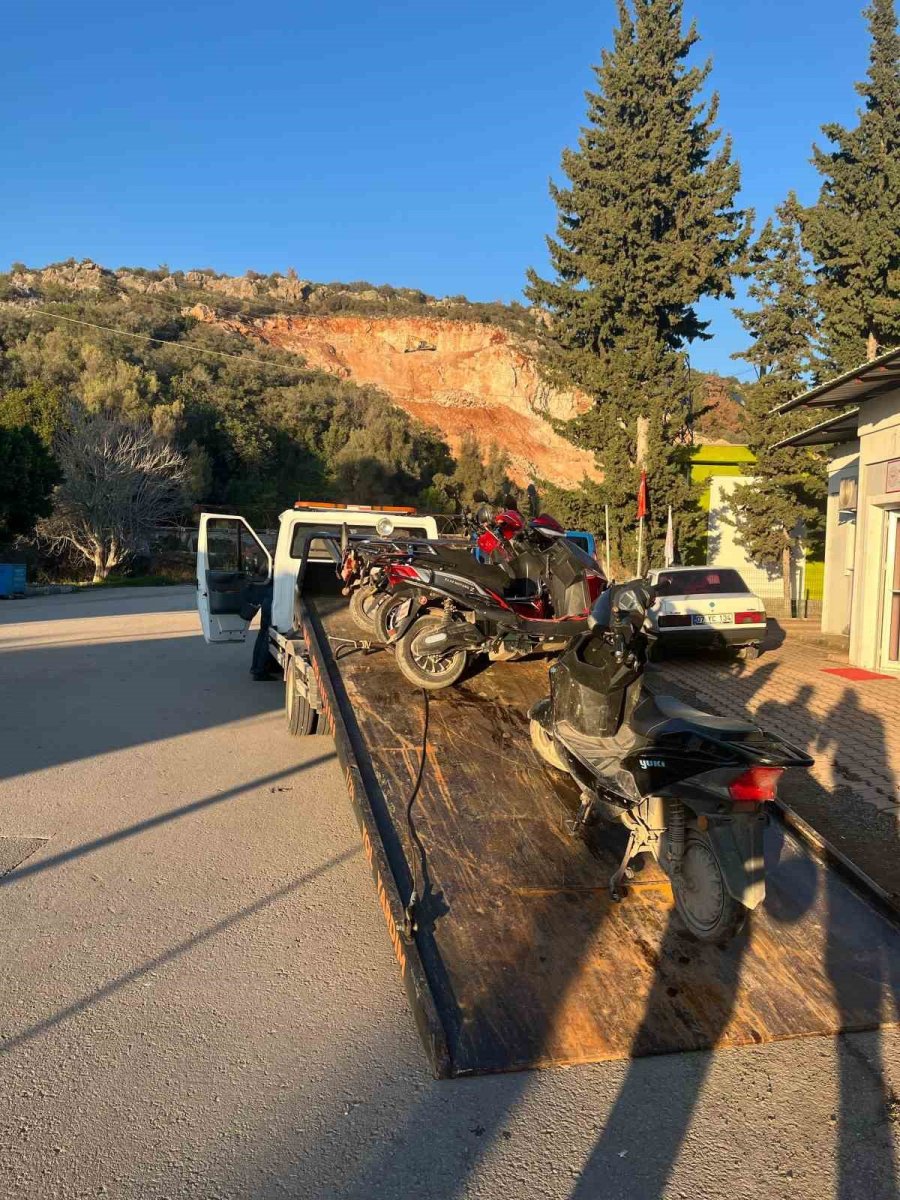 Antalya’da Motosikletlilere Şok Denetimi: 460 Sürücüye Ceza