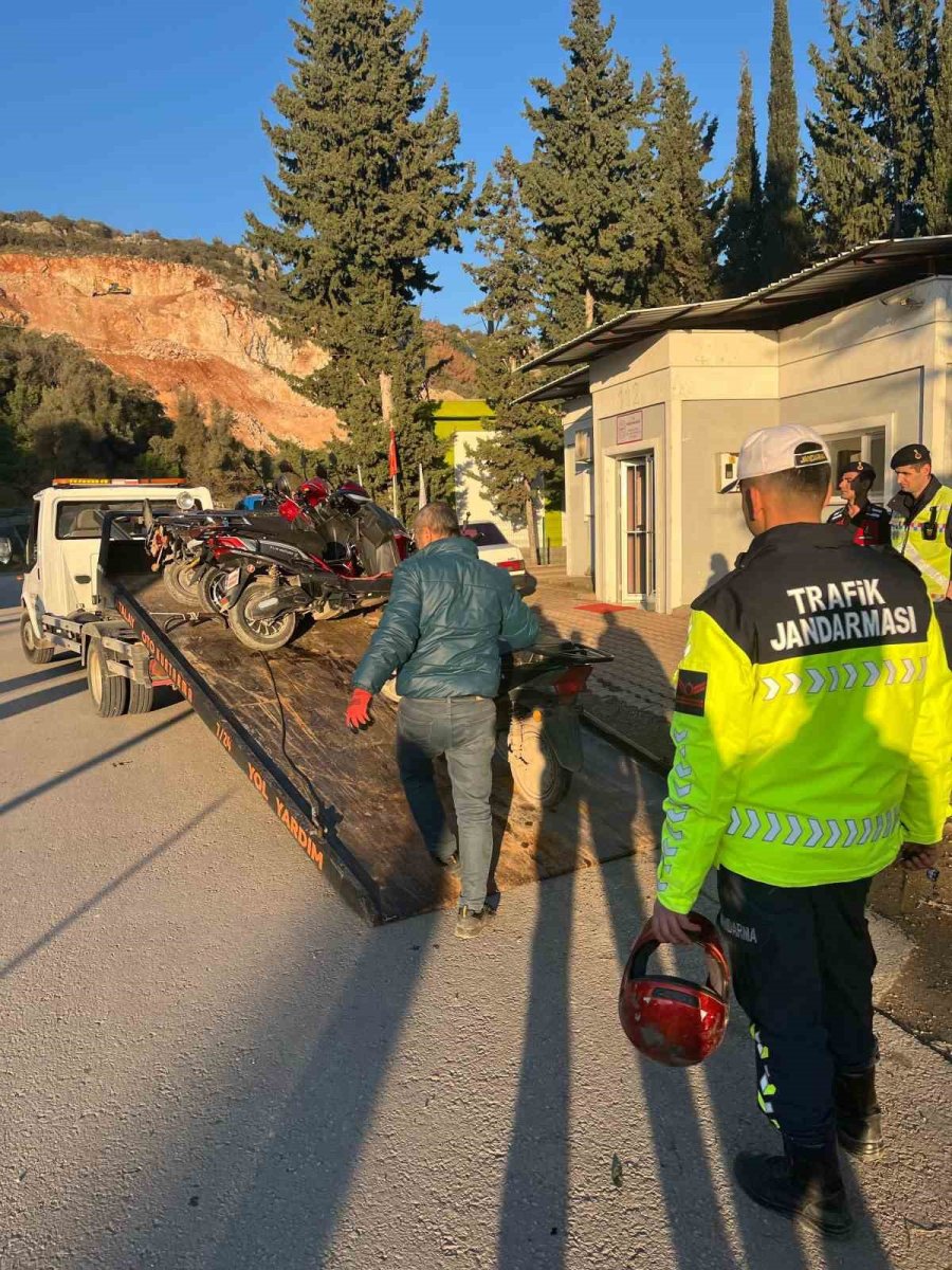 Antalya’da Motosikletlilere Şok Denetimi: 460 Sürücüye Ceza