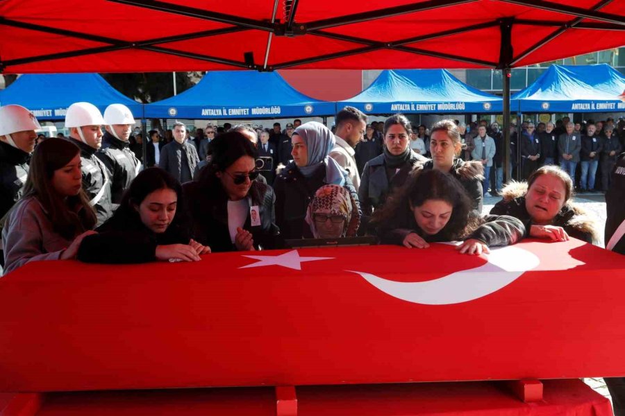 Kazada Hayatını Kaybeden Polis Memurunun Kızının Feryadı Yürekleri Dağladı