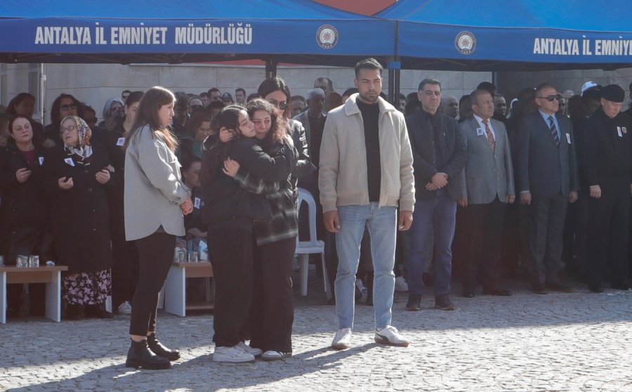 Kazada Hayatını Kaybeden Polis Memurunun Kızının Feryadı Yürekleri Dağladı