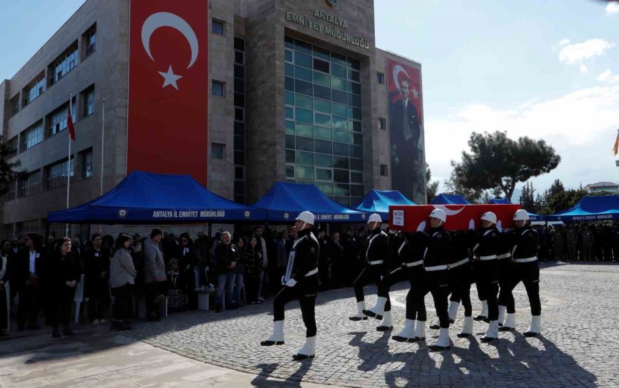 Kazada Hayatını Kaybeden Polis Memurunun Kızının Feryadı Yürekleri Dağladı