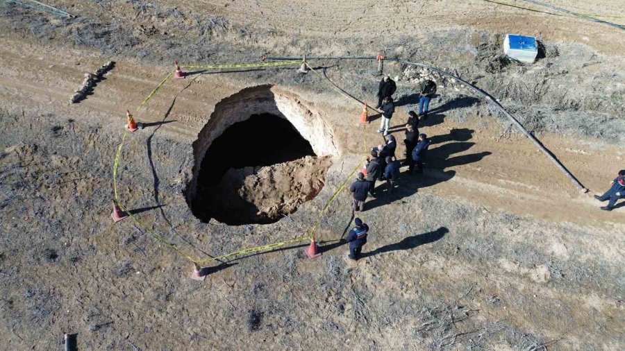 Aksaray’da Oluşan Obruk Havadan Görüntülendi