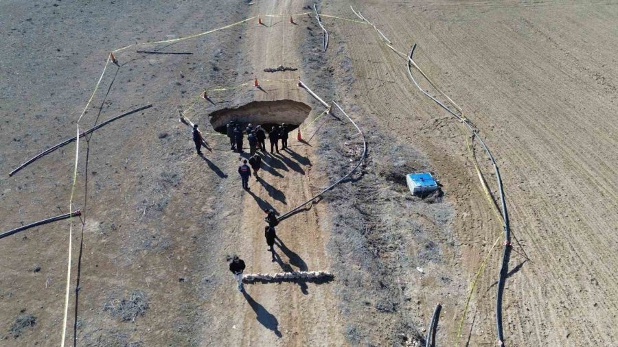 Aksaray’da Oluşan Obruk Havadan Görüntülendi