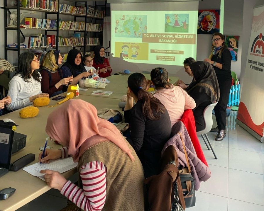 Aile Destek Merkezi Kursiyerlerine Eğitim Verildi