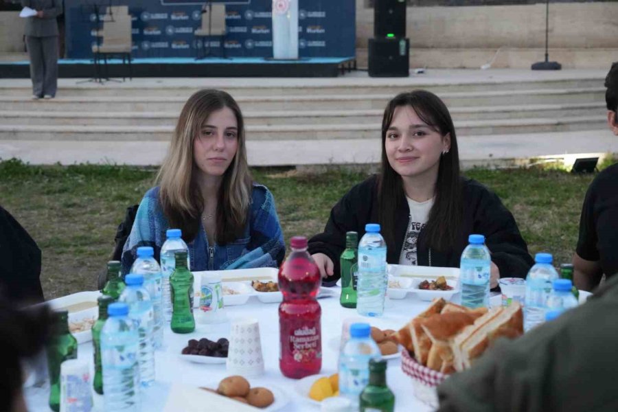 Antalya’da Kampüs İftarına Öğrencilerden Yoğun İlgi