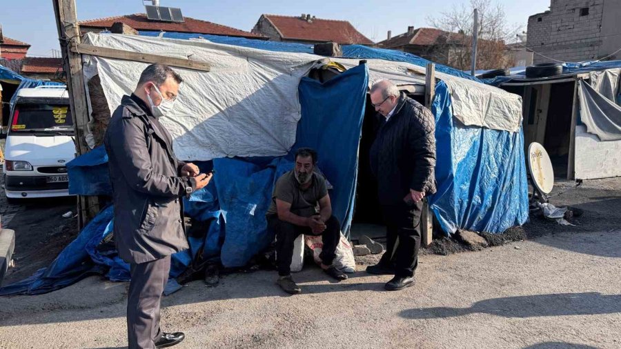 Başkan Büyükkılıç, Barakada Yaşayan Dudu Teyze Ve Oğluna Sahip Çıktı