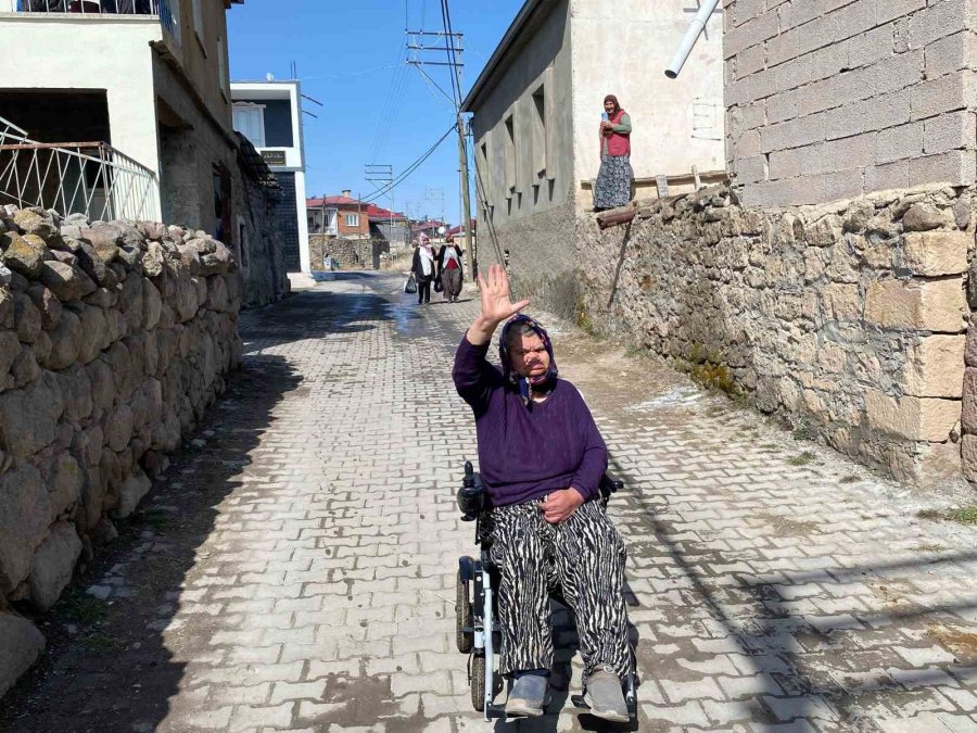 Ümmügülsüm Teyzenin Hayali Gerçek Oldu: İyilik Ailesi Akülü Araba Hediye Etti