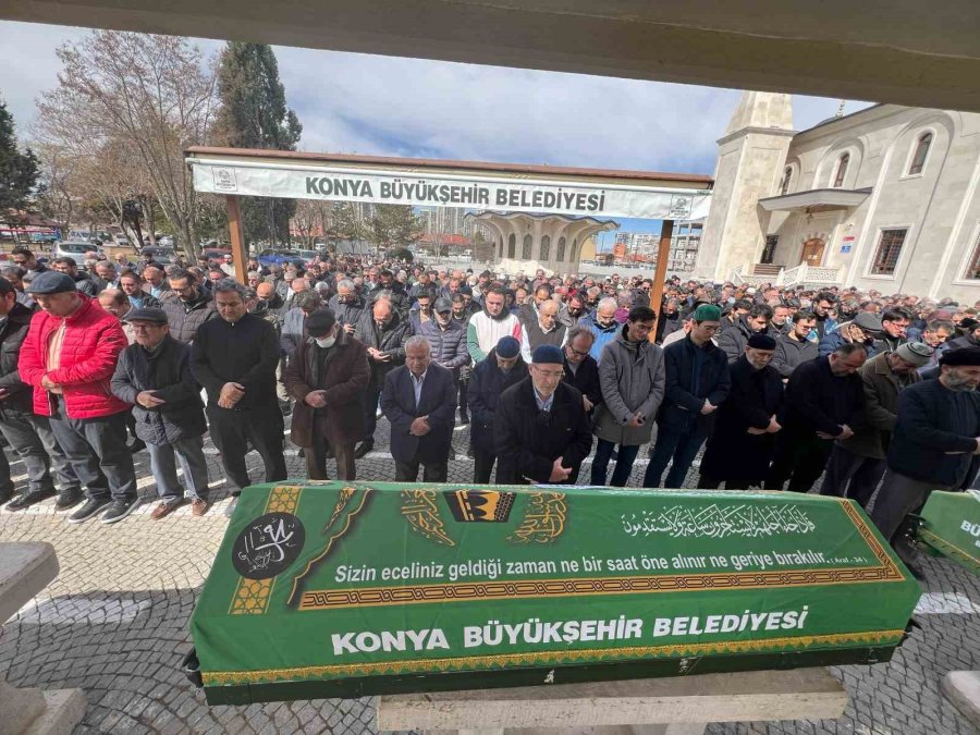 Konya’da Balkondan Düşerek Hayatını Kaybeden Profesör Son Yolculuğuna Uğurlandı