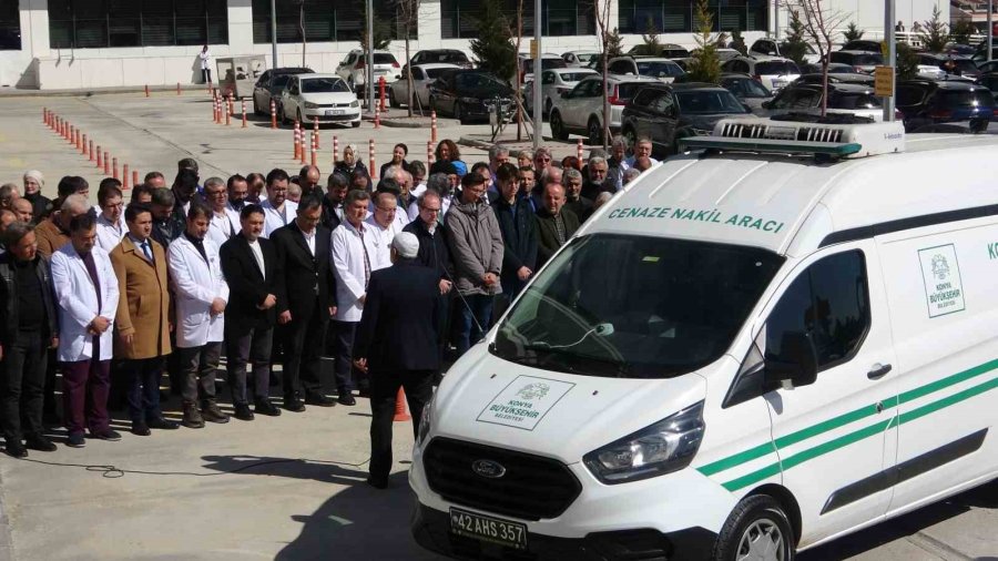 Konya’da Balkondan Düşerek Hayatını Kaybeden Profesör Son Yolculuğuna Uğurlandı