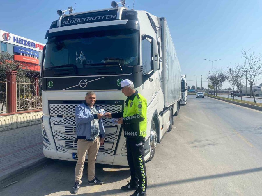 Mersin Polisi Esnaf Ve Şoförleri Bilgilendirdi