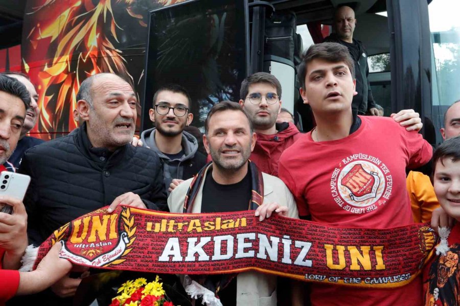 Galatasaray, Antalya’da Sevgi Gösterileri İle Karşılandı