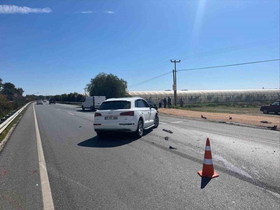 Manavgat’ta 3 Aracın Karıştığı Zincirleme Kazada 1 Kişi Yaralandı