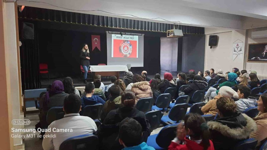 Eskişehir Orgeneral Halil Sözer Ortaokulu’nda ‘aile Yılı’ Etkinliği