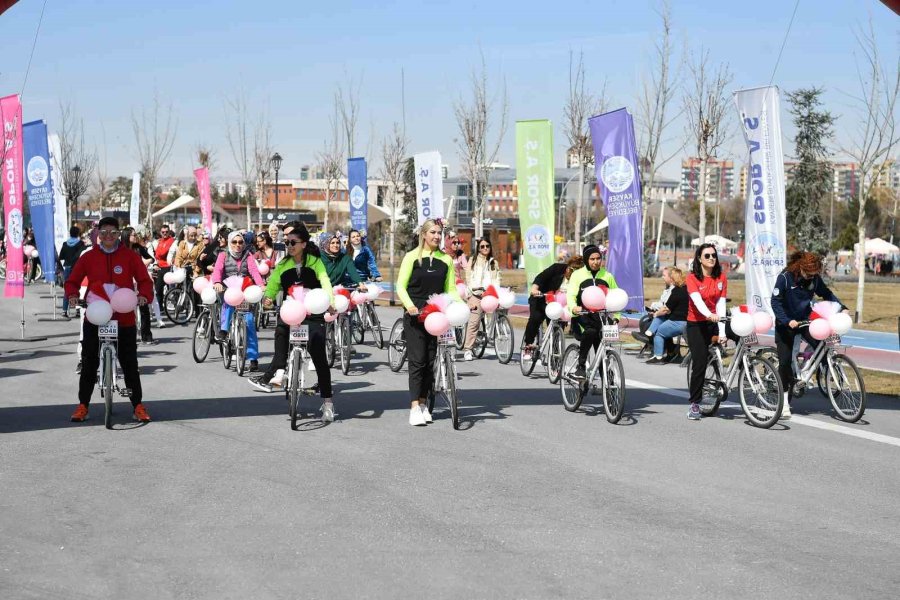 Büyükşehir’den 8 Mart Dünya Kadınlar Günü’ne Özel Bisiklet Turu