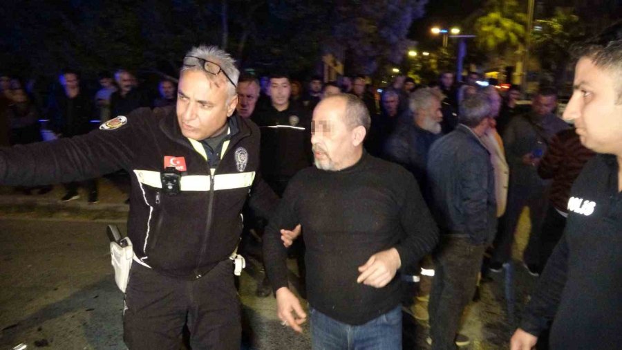 Antalya’da Ehliyetsiz Sürücü Dehşet Saçtı: 4 Yaralı