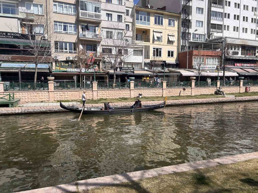 Eskişehir’de Güzel Hava Gondollarda Yoğunluk Oluşturdu