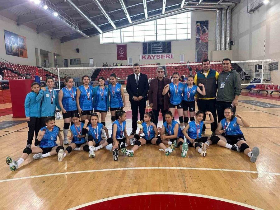 Tomarza Belediyespor Kız Voleybolda Kayseri 4.’sü Oldu