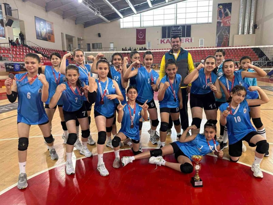 Tomarza Belediyespor Kız Voleybolda Kayseri 4.’sü Oldu