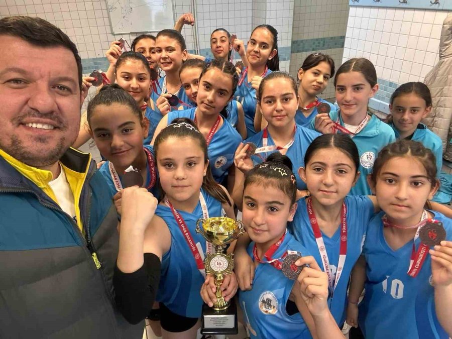 Tomarza Belediyespor Kız Voleybolda Kayseri 4.’sü Oldu