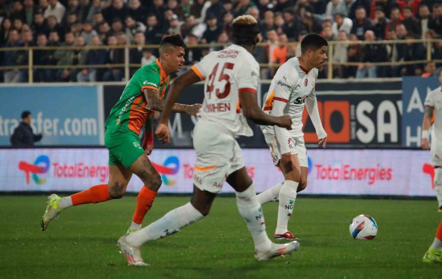 Trendyol Süper Lig: Corendon Alanyaspor: 1 - Galatasaray: 0 (ilk Yarı)