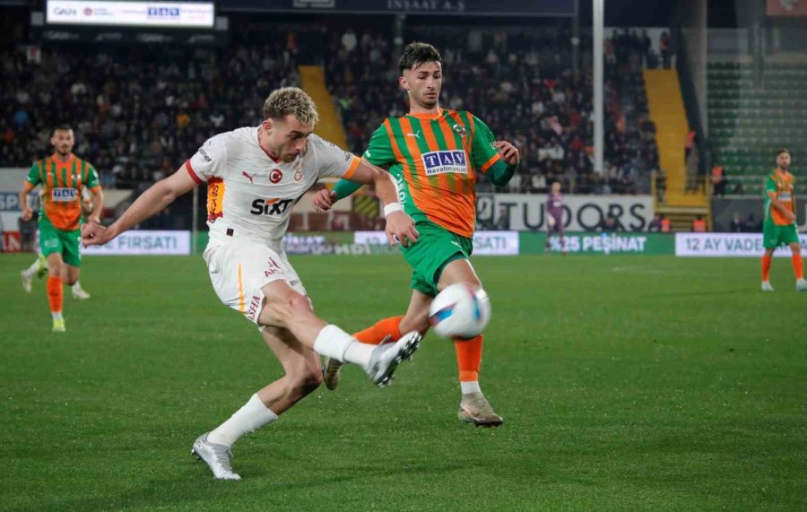 Trendyol Süper Lig: Corendon Alanyaspor: 1 - Galatasaray: 0 (ilk Yarı)