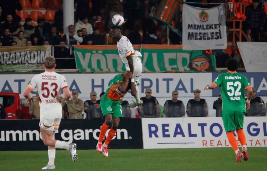 Trendyol Süper Lig: Corendon Alanyaspor: 1 - Galatasaray: 0 (ilk Yarı)