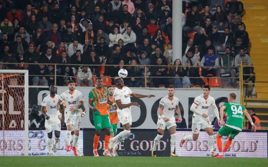 Trendyol Süper Lig: Corendon Alanyaspor: 1 - Galatasaray: 0 (ilk Yarı)