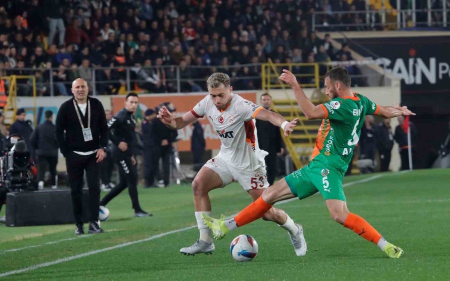 Trendyol Süper Lig: Corendon Alanyaspor: 1 - Galatasaray: 0 (ilk Yarı)