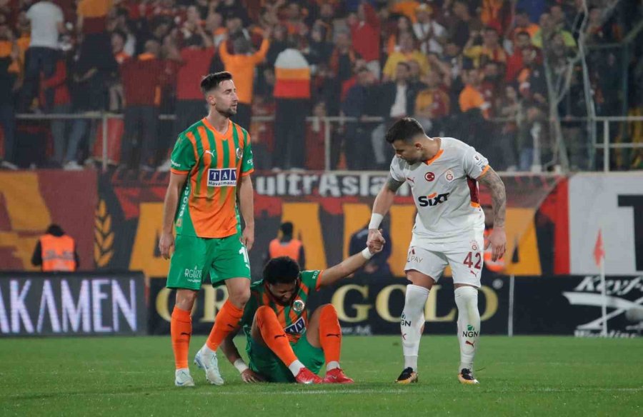 Trendyol Süper Lig: Corendon Alanyaspor: 1 - Galatasaray: 0 (ilk Yarı)