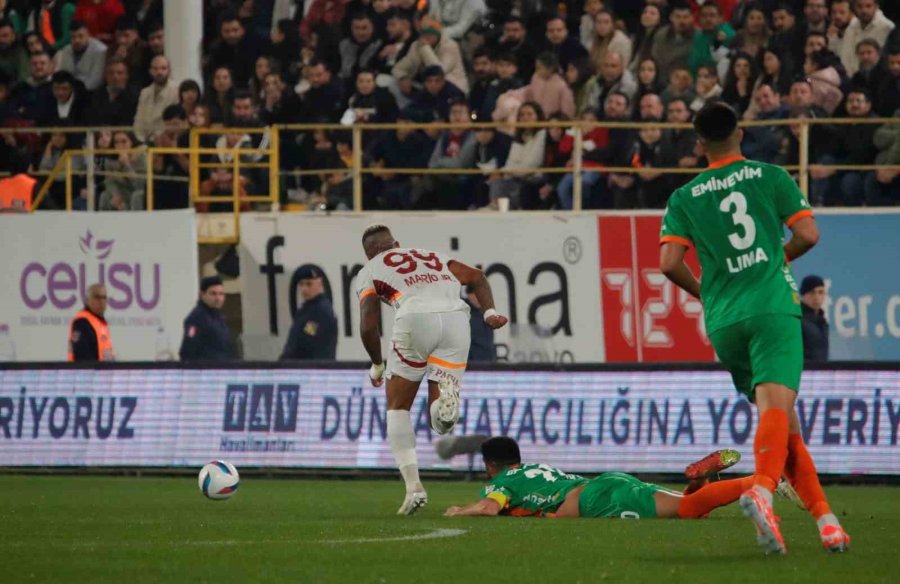 Trendyol Süper Lig: Corendon Alanyaspor: 1 - Galatasaray: 0 (ilk Yarı)