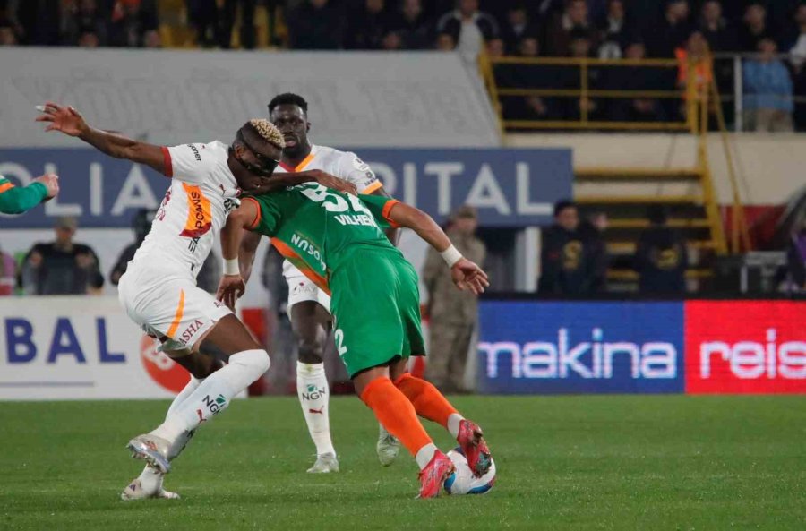 Trendyol Süper Lig: Corendon Alanyaspor: 1 - Galatasaray: 0 (ilk Yarı)