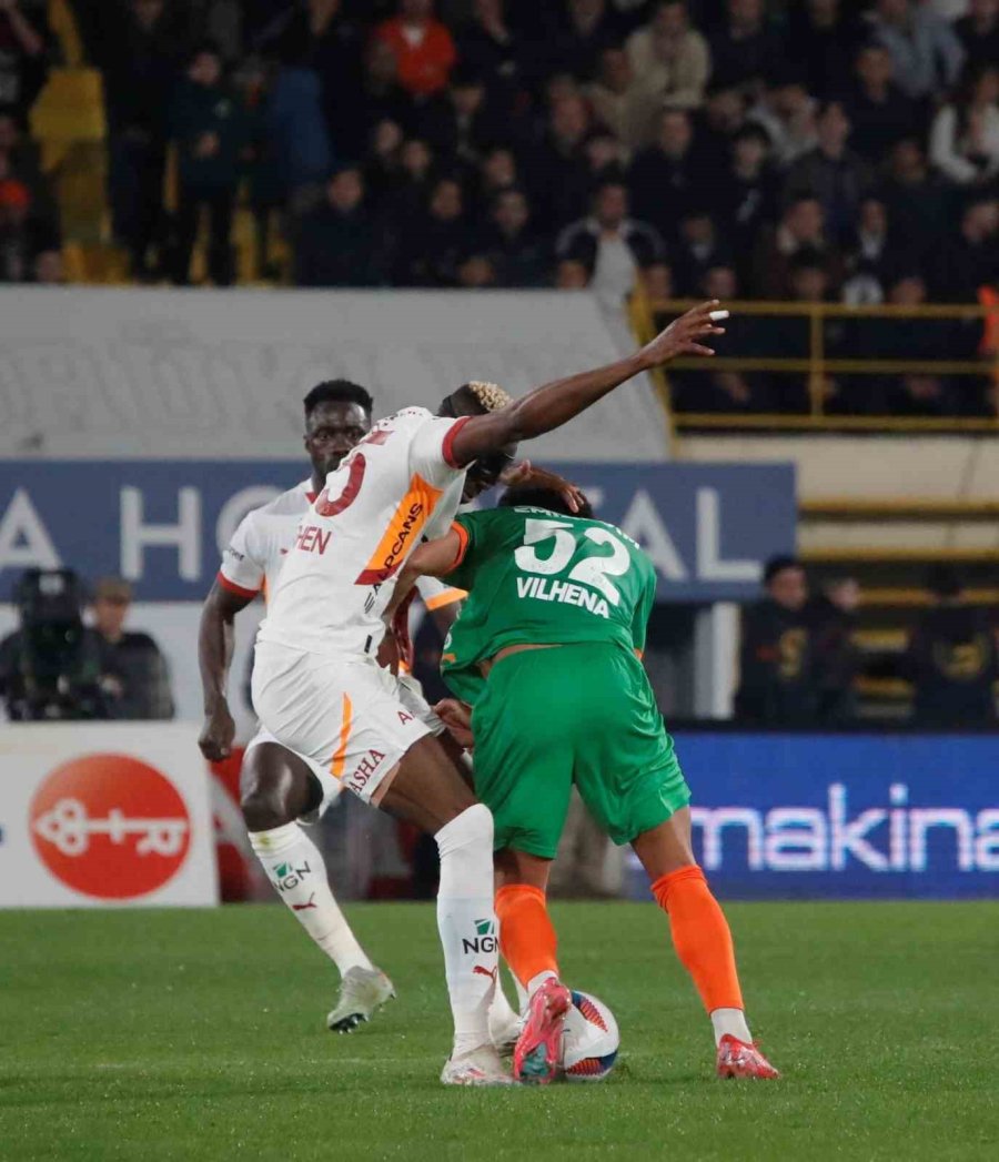 Trendyol Süper Lig: Corendon Alanyaspor: 1 - Galatasaray: 0 (ilk Yarı)