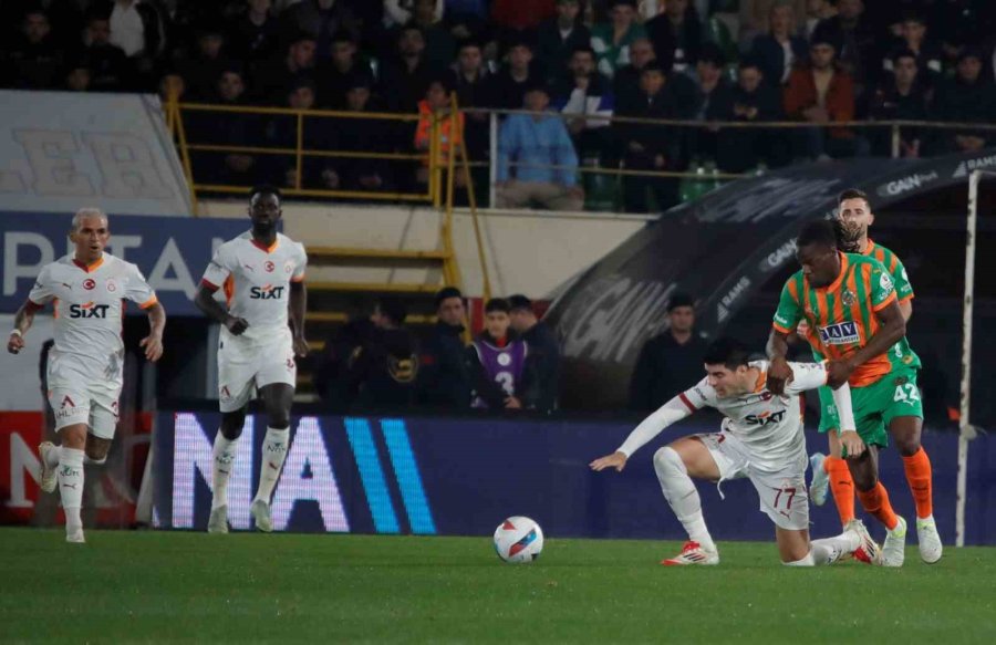 Trendyol Süper Lig: Alanyaspor: 1 - Galatasaray: 0 (maç Devam Ediyor)