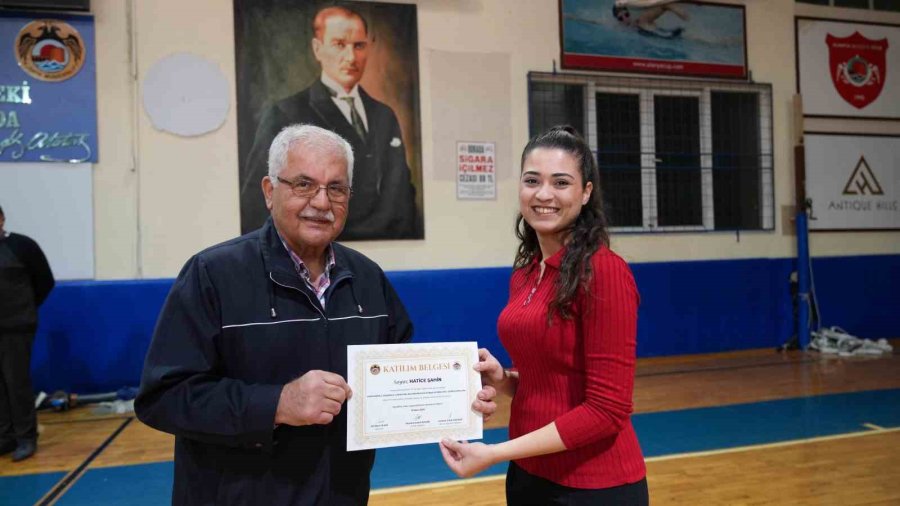 Alanya’da Zeybek Kurslarının İkinci Dönemi Sertifika Töreniyle Tamamlandı