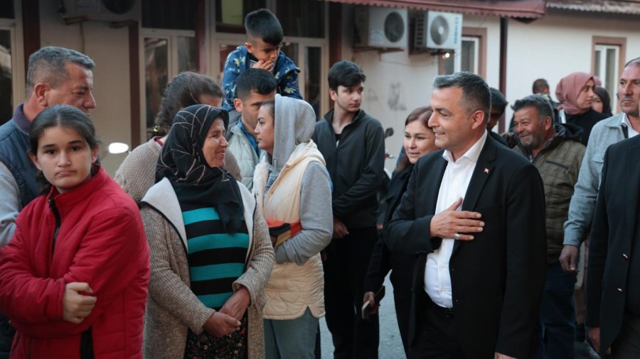 Erkekler Hamur Açıyor, Kadınlar İş Hayatına Adım Atıyor